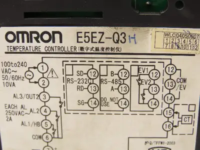 Omron E5EZ-Q3H Digital Temperature Controller 100-240V 2A