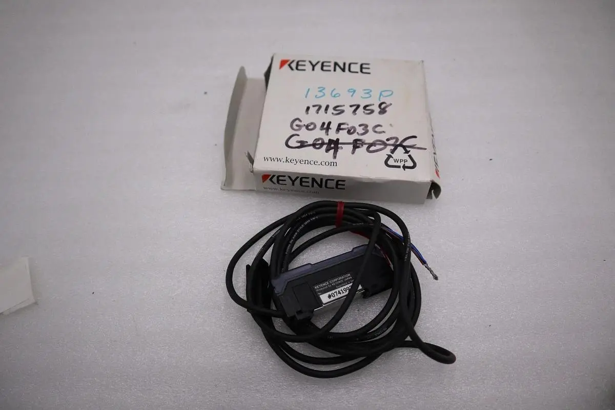 NEW OPEN BOX Keyence FS-V21RP Fiber Optic Sensor Amplifier STK H1314A