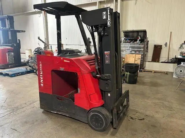 Used 2014 RAYMOND 425C40QM 3-Wheel Stand up Electric Counterbalance Forklifts Illinois US | Somerset Equipment Sales #1546223