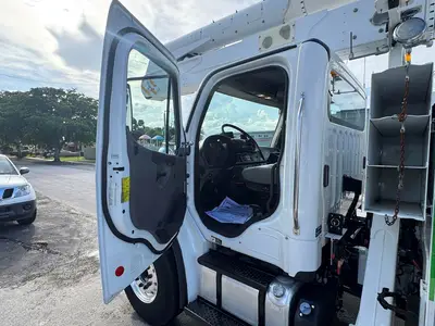 Used 2018 FREIGHTLINER M2 106 Tractors & Trailers Florida US | Truck and Van Outlet #1506268