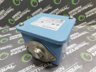 United Electric H105-S137B Pressure Switch 15A 480VAC Used
