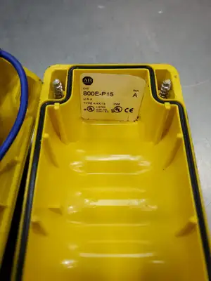 USED Allen-Bradley 800E-P15