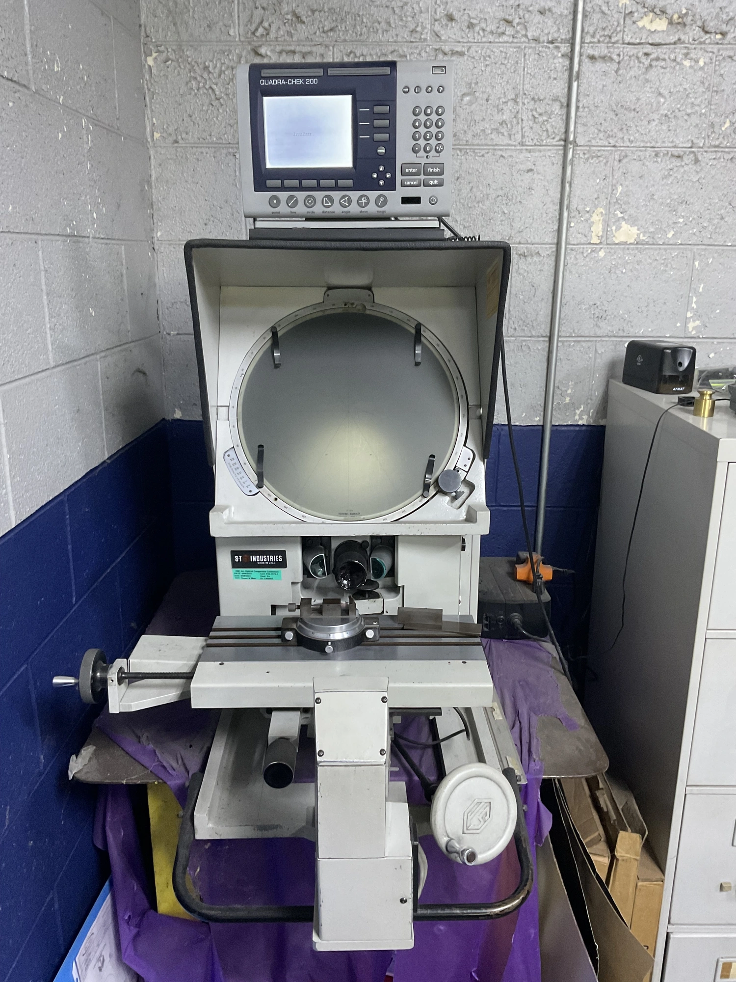USED S.T INDUSTRIES optical comparator QUADRA-CHEK 200