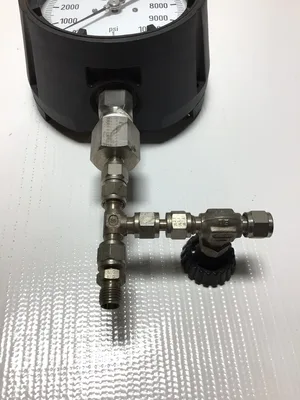 WIKA Pressure Gauge with Snubber & Valve 316 Stainless Steel Tube and Connection