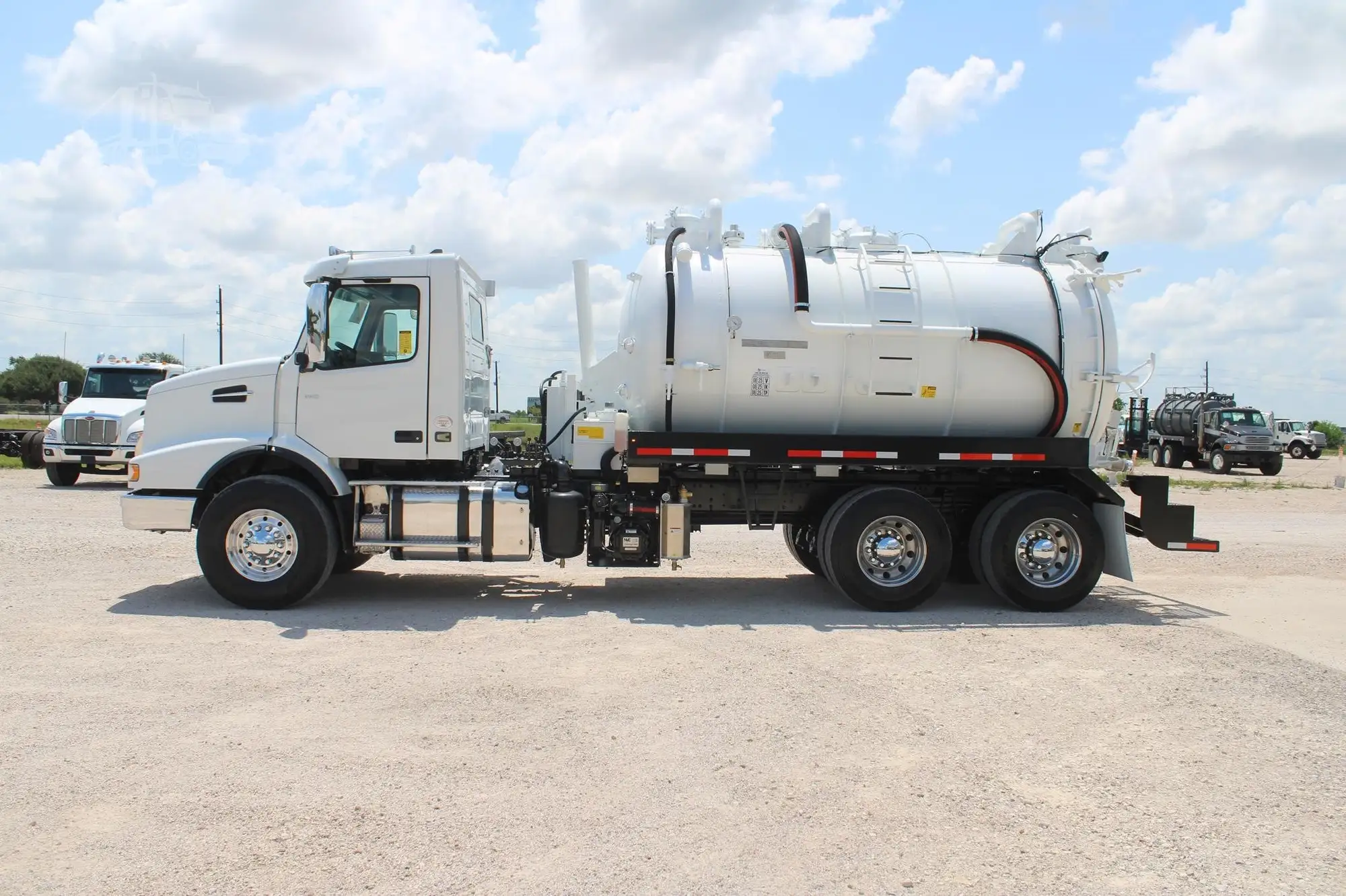 Used 2019 VOLVO VHD64B200 Septic/Sewer/Vacuum Trucks Texas US | Roll Off Truck World #1492002