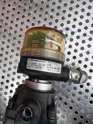 USED 5 ITT ADVANTAGE 5 WAY STAINLESS STEEL DIAPHRAGM VALVES W/ VALVE POSITIONER