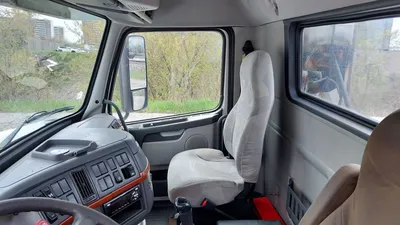 2008 VOLVO VNL DAY CABS | Platinum Group (25)