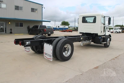 New | in-Stock 2025 MACK MD6 Cab Chassis trucks Texas US | Roll Off Truck World #1491874