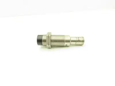 Cutler Hammer E57MBL30T111EB1 Proximity Sensor 30mm Dia 10-50VDC Range 15mm