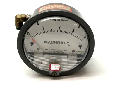 2004C | Dwyer Instruments  Magnehelic Pressure Gauge Range 0-4" w.c. 15psig - Used