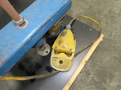 Mid West Vibratory Screw Feeder Bowl 15" Hopper 24x24" Hopper Foot Pedal Control