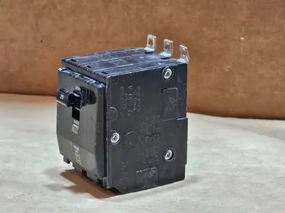 Used SQUARE D QOB320 Switchgears British Columbia CA | Lenmark #1438505