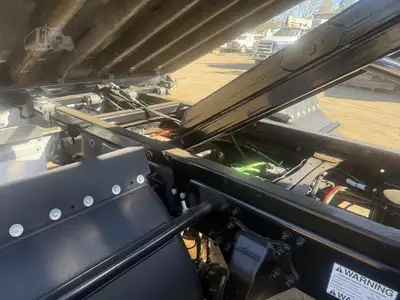 Used 2018 FREIGHTLINER BUSINESS CLASS M2 106 Hooklifts & Roll-Offs California US | Mittry Construction #1363502
