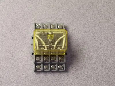 USED Idec Relay RH4B-U (SH4B-05)