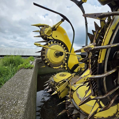 JOHN DEERE 8800 chopper | Iron Listing (39)
