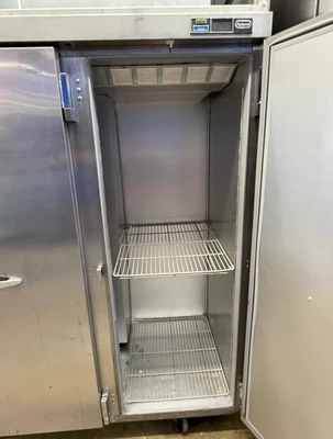 130-0167 Beverage Air PF74-5AS Self Contained 3 Door Reach In Freezer