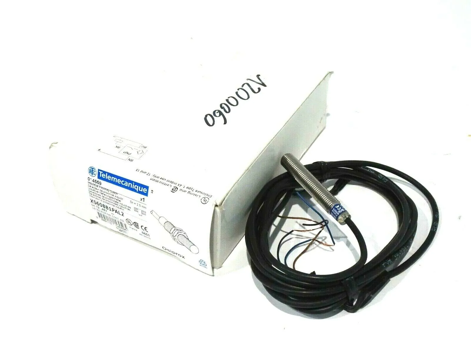 NEW TELEMECANIQUE XS608B1PAL2 PROXIMITY SWITCH