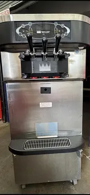 Taylor Soft Serve Machine - 2 flavor with a twist - Model C723-33