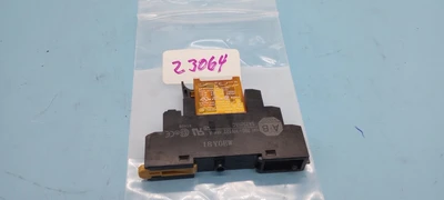 USED Allen-Bradley 700-HN122 Ser. A Relay Base w/ 700-HK32A1 Ser. B Relay