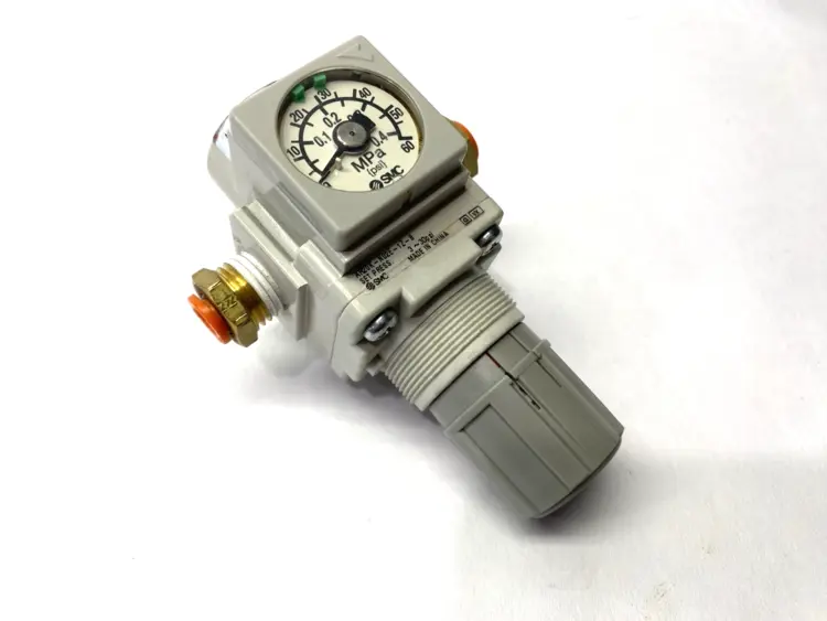 Used SMC PNEUMATIC MODULAR REGULATOR 1/4" NPT Valves/Fittings | Maverick Industrial Sales #1099797