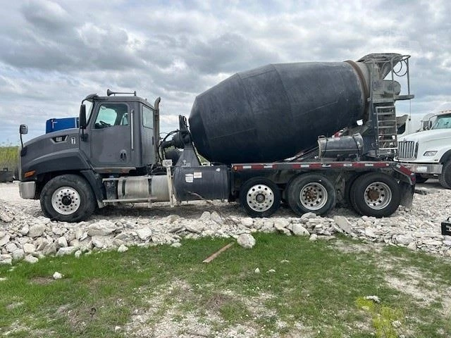 Used 2015 CATERPILLAR CT660S Concrete Mixer Trucks Texas US | Big D Heavy Equipment #1556971