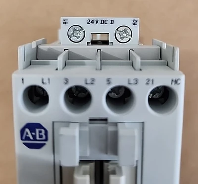 NEW Allen-Bradley 100-C09DJ01