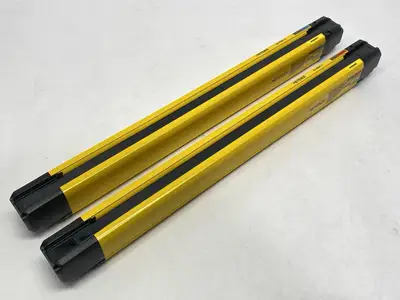 USED KEYENCE SAFETY LIGHT CURTAIN SET FINGER-PROTECTION TYPE 39 OPTICAL AXES