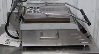 142-1207 Star GR14T Commercial Panini Press w 14 Inch Aluminum Smooth Plates