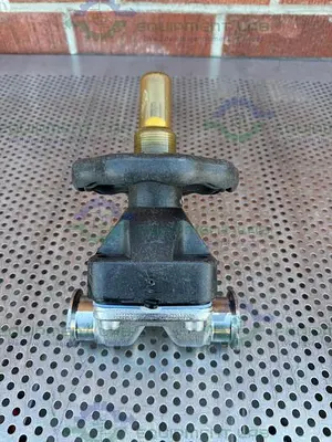 USED ITT PURE FLO 1.5-316L-RA20MAX-CWP150 DIAPHRAGM VALVE W/ 1 1/2" SANITARY FITTING