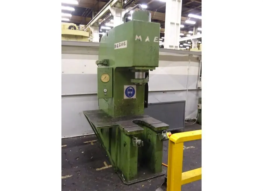 USED MAE 63 TON