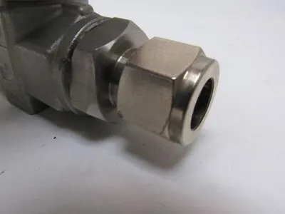 Parker 8Z(A)-B8LJ2-SS-S-LD 1/2" Female CPI Fit Tube Stainless Steel Ball Valve
