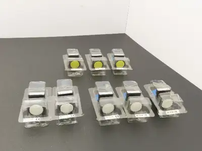 Fuji Electric Pushbutton White Yellow Momentary 22mm 250V 6A Lot of 8