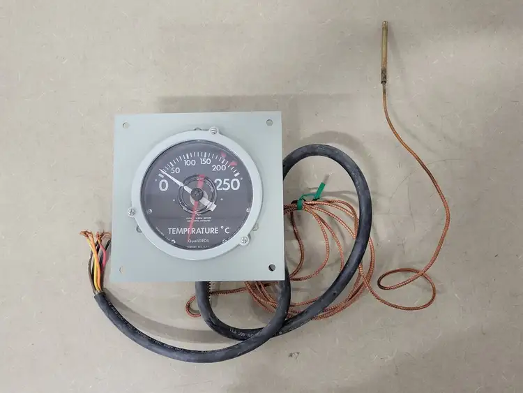 Used QUALITROL 105-248-01 Parts (Hydraulics and Pneumatics) British Columbia CA | Lenmark #256044