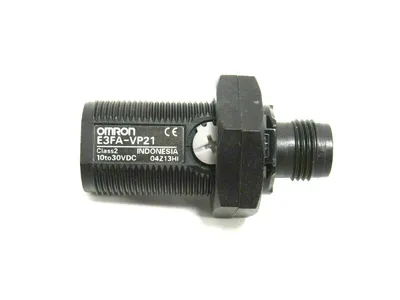 NEW LOT OF 2 OMRON E3FA-VP21 PHOTOELECTRIC SENSOR WITH XS2F-B12PVC4A2M CABLE
