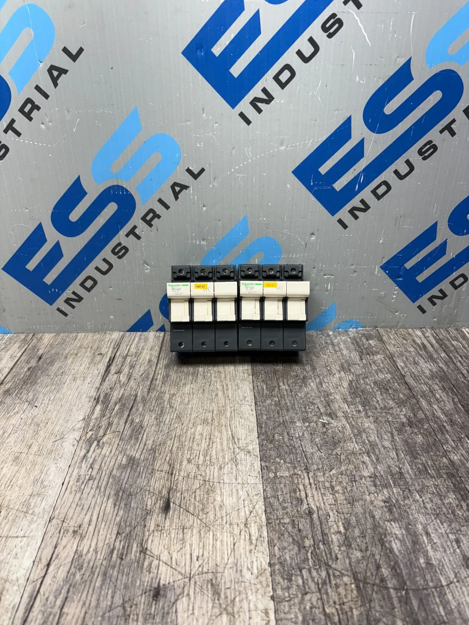 USED SCHNEIDER DF143C