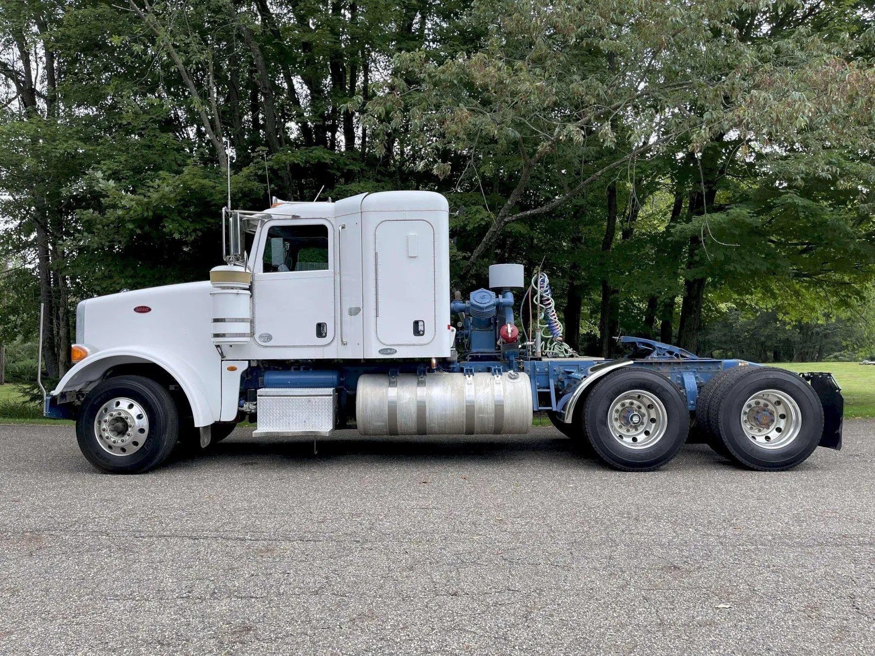 USED 2011 PETERBILT 367