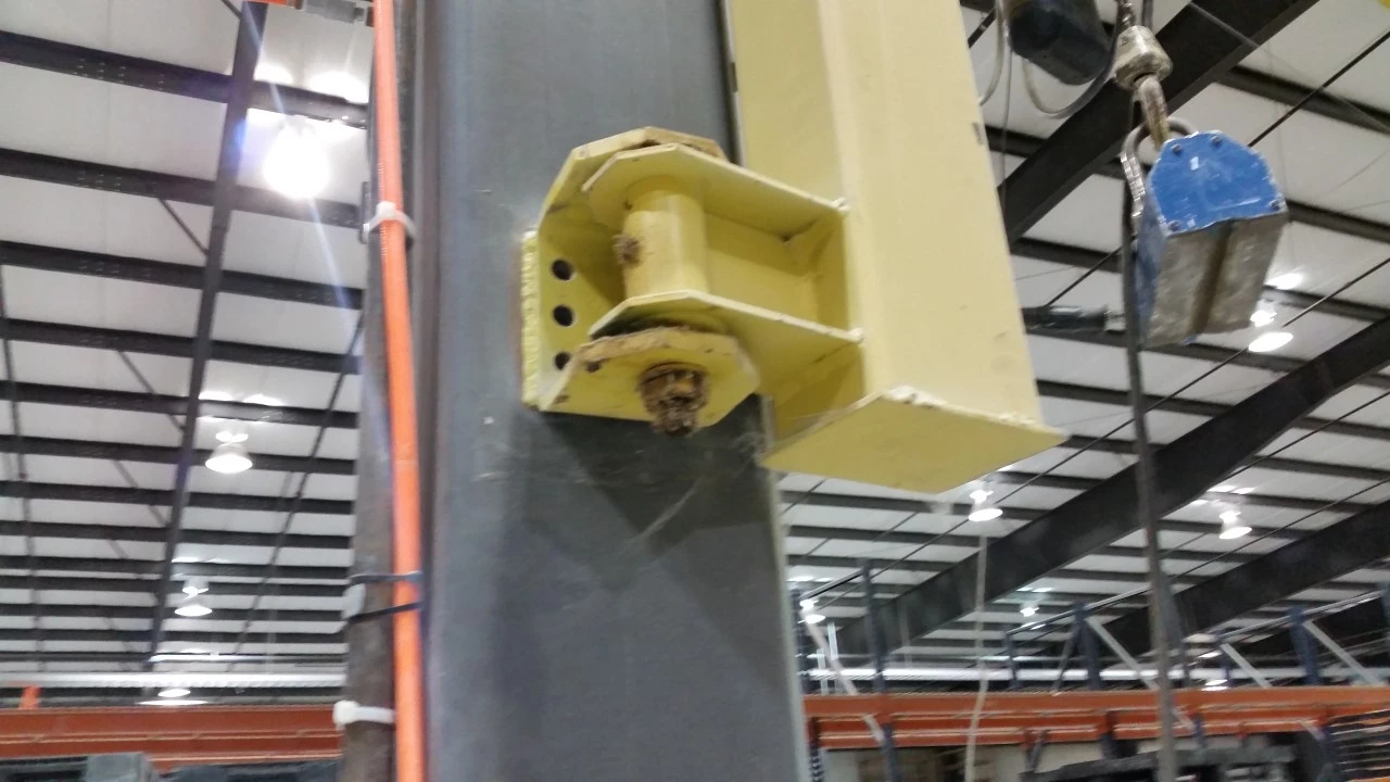 Bracketed Jib Crane with 1/2 ton Coffing Hoist