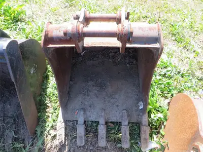Used CATERPILLAR 2522600 Earth Buckets New York US | Abele Tractor #1343100
