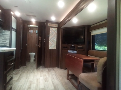 USED 2018 WHITE HAWK 23MRB