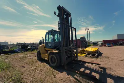 Caterpillar P20000 Forklift