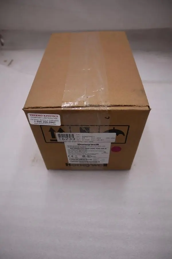 NEW HONEYWELL DC2800-C0-0S0-200-100-00-0 DIGITAL CONTROLLER STK SGF134