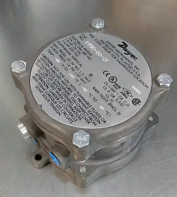 Dwyer 1950-00-F Proof Pressure Switch Loc5D14
