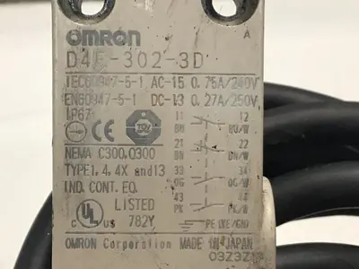 USED OMRON D4F-302-3D