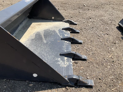 New old stock Paladin 42” bucket with teeth for a mini skid steer, welded on cutting edge, mini skid...
