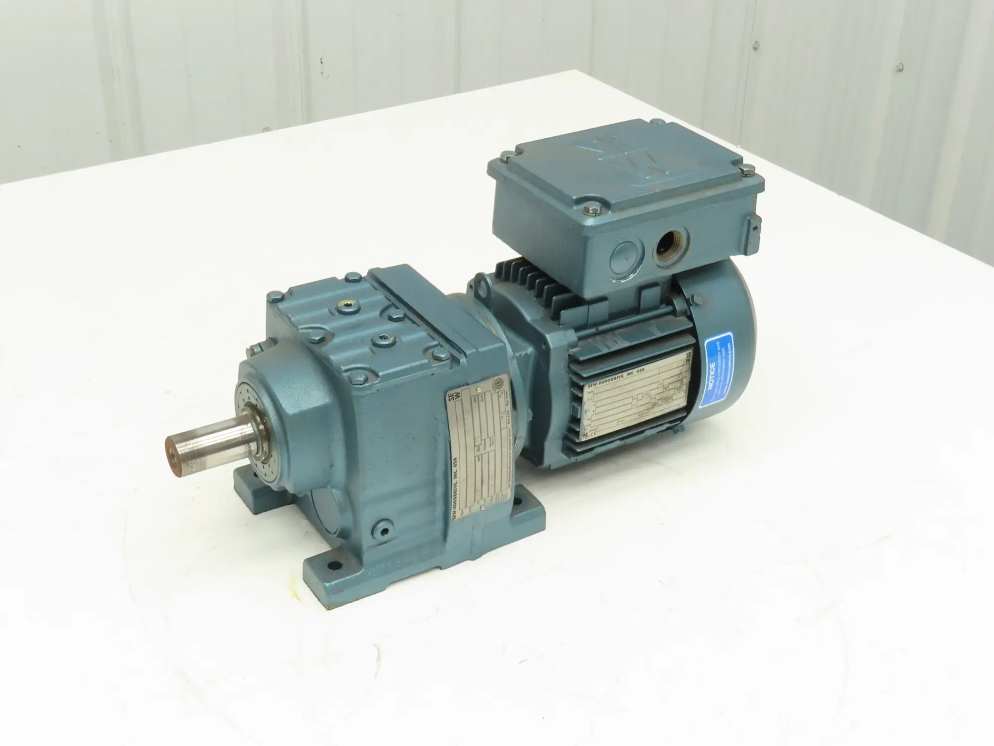 Sew Eurodrive R37DT71C4 Gearmotor 134.82 Ratio .33Hp 13rpm 230/460V 3PH DFT71C4