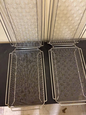 set of 4 wired baking sheets
