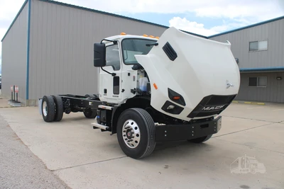 New | in-Stock 2025 MACK MD6 Cab Chassis trucks Texas US | Roll Off Truck World #1491874