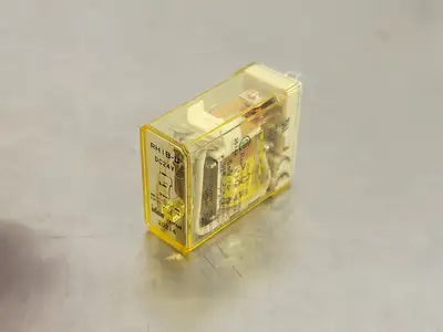 NEW IDEC RH1B-UDC24V