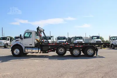 New | in-Stock 2027 PETERBILT 548 Rolloff Trucks Texas US | Roll Off Truck World #1492020