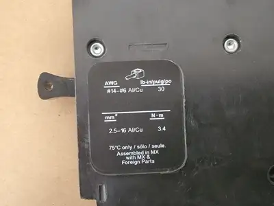 NEW SQUARE D EDB16015